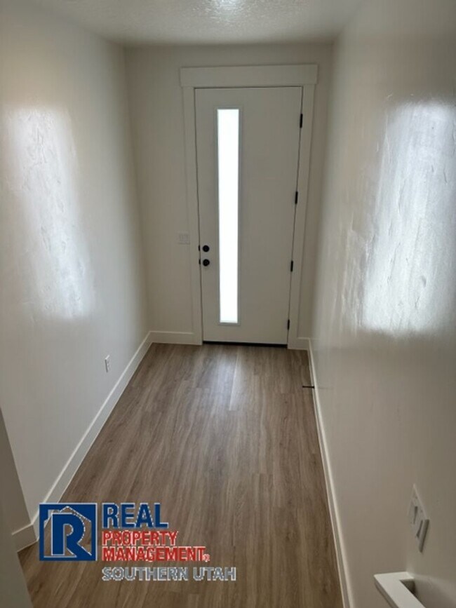 Foto del edificio - 1 year old Townhome in South Desert