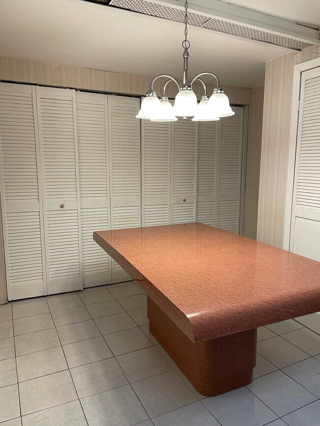 Dining area - 1881 Stuart St
