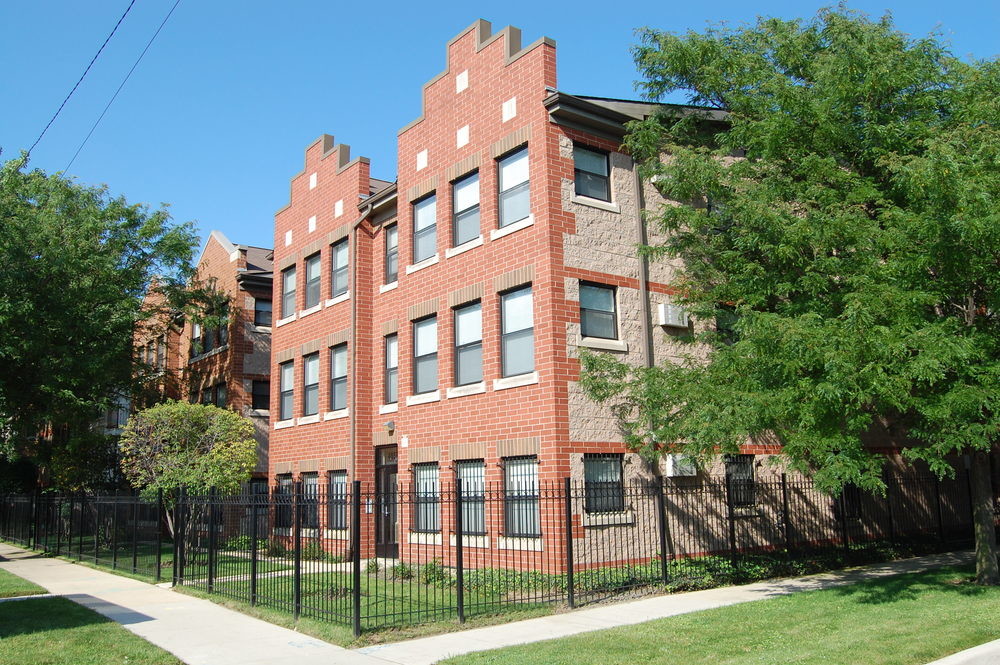Property picture - 4925 S St Lawrence Ave