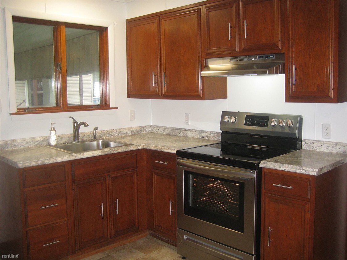 Primary Photo - 2 br, 1 bath 4plex - 4 Apple Ave CALLS ONL...
