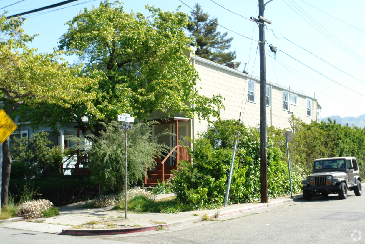 Primary Photo - 2227 Acton St