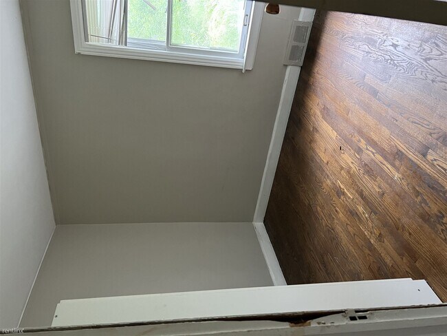 Building Photo - 3 br, 1 bath House - 11830 Riad St