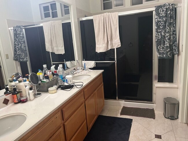 Building Photo - 3 Bed 2.5 Bath, Single Family Home In Plea...