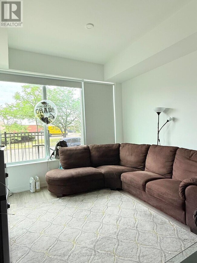 Photo du bâtiment - 1100 Sheppard Ave W