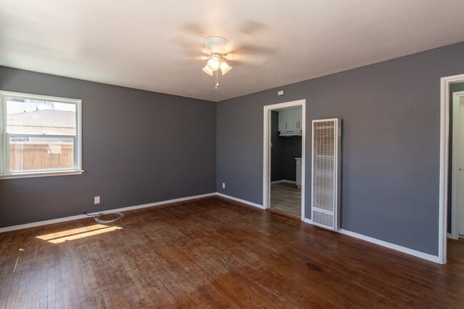 Building Photo - 9617 Flower St