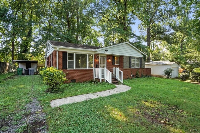 Foto del edificio - Charming Brick Ranch in Popular Oakhurst