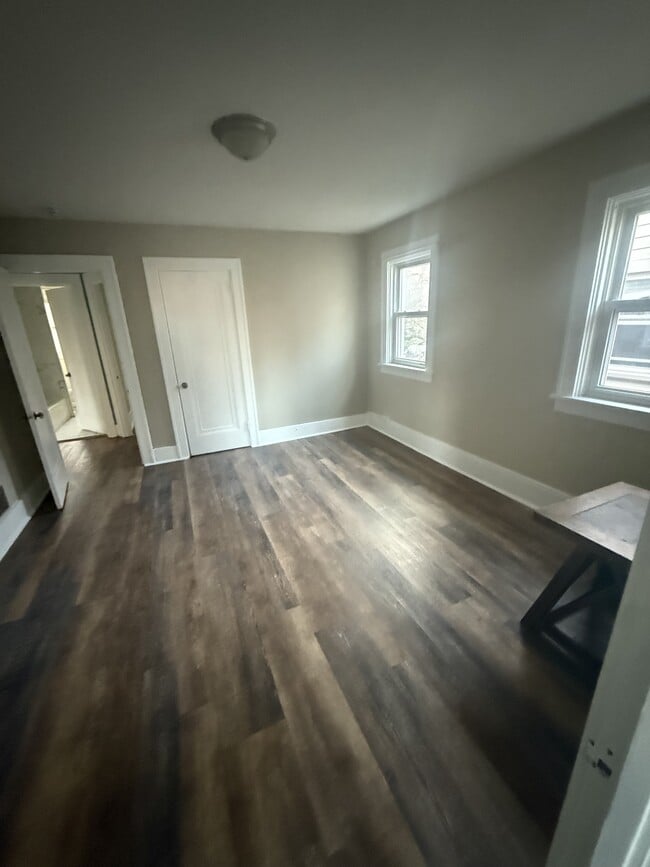 Building Photo - 2900 Clermont Ave