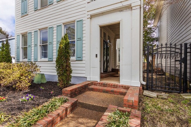 Building Photo - 948 River Breeze Dr
