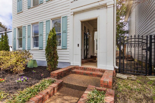 Foto del edificio - 948 River Breeze Dr