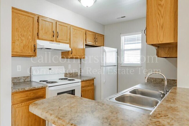 Building Photo - 2225 Split Rock Dr