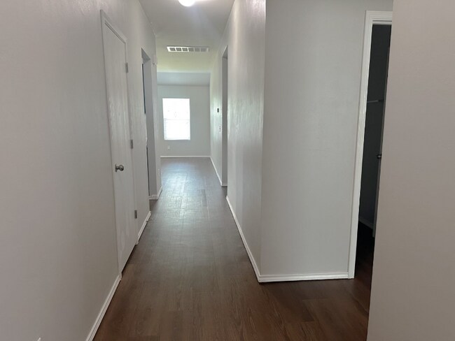 Building Photo - 3405 SE 94th St