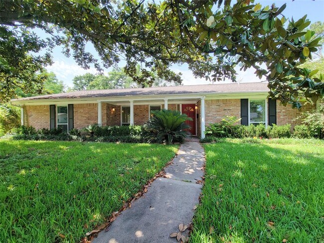 Foto del edificio - 9422 Meadowbriar Ln