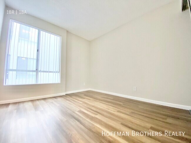 Foto del edificio - 1327 N Sierra Bonita Ave