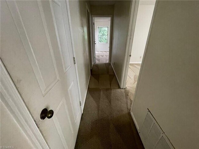 Foto del edificio - READY TO MOVE IN! 2 Beds 2 Baths! $200 OFF...