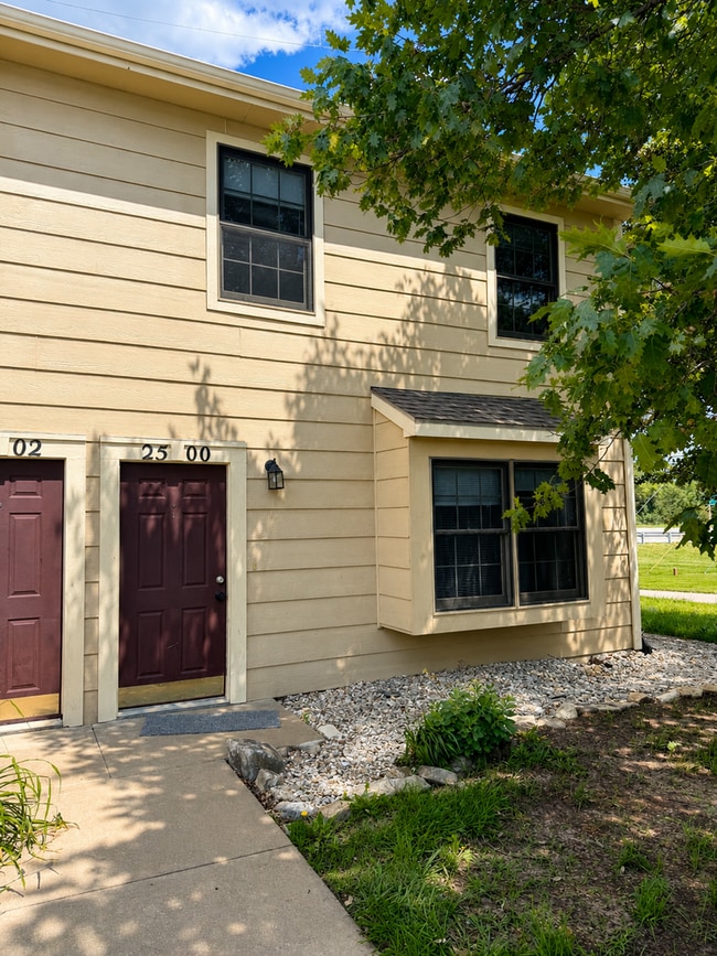 Building Photo - 2500 Candlecrest Cir
