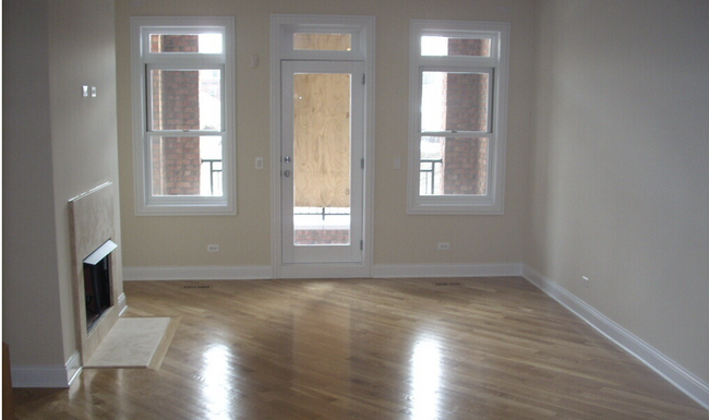 Building Photo - 2334 N Greenview Ave