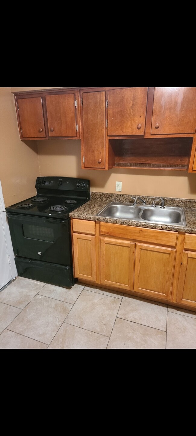 Photo - 1196 W 30th St House