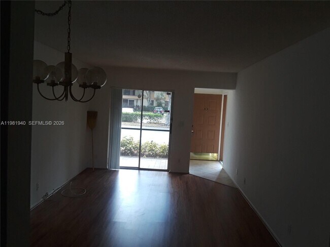 Foto del edificio - 107 Gardens Dr