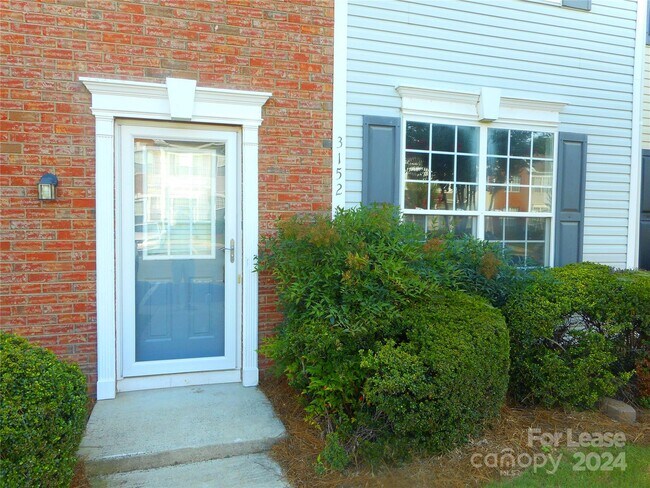 Building Photo - 3152 Mannington Dr