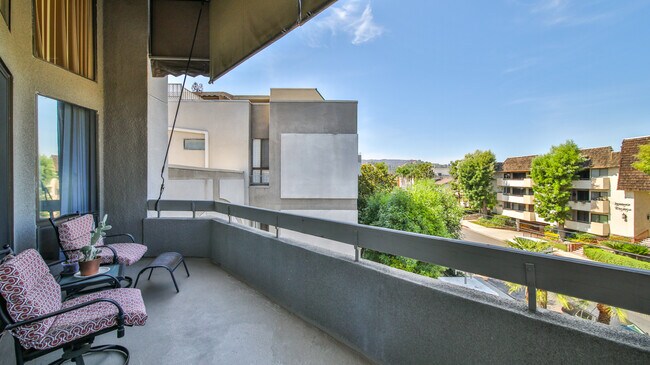 Patio - 5340 Yarmouth Ave