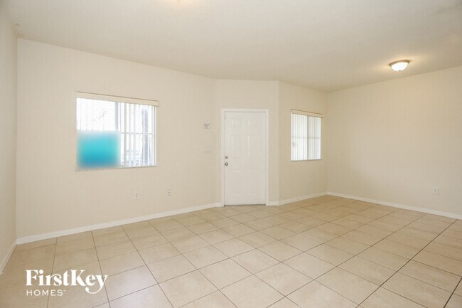 Building Photo - 1564 SE 31st Ct