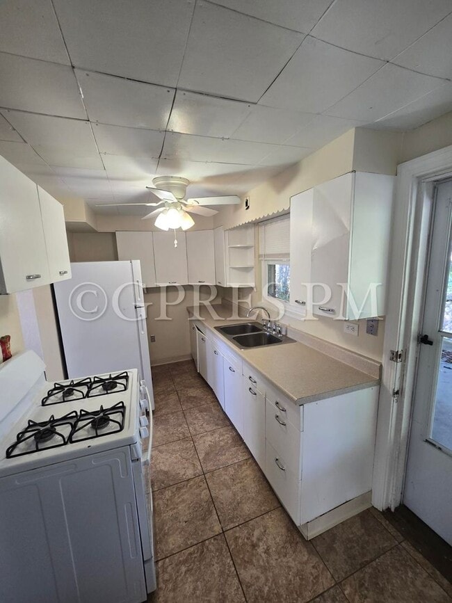 Building Photo - 2 Bedroom House for rent in Hampton