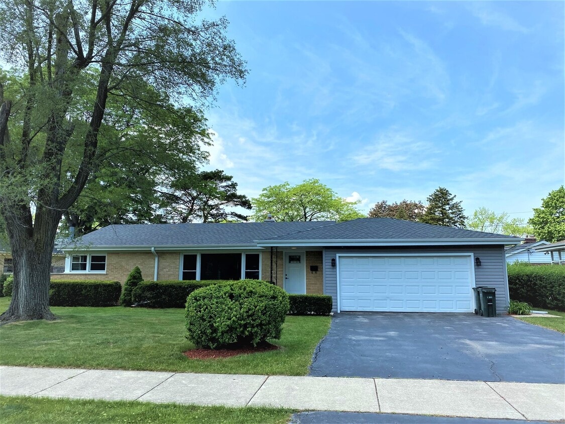 1434 Sunset Ridge Rd, Glenview, IL 60025 House Rental in Glenview, IL
