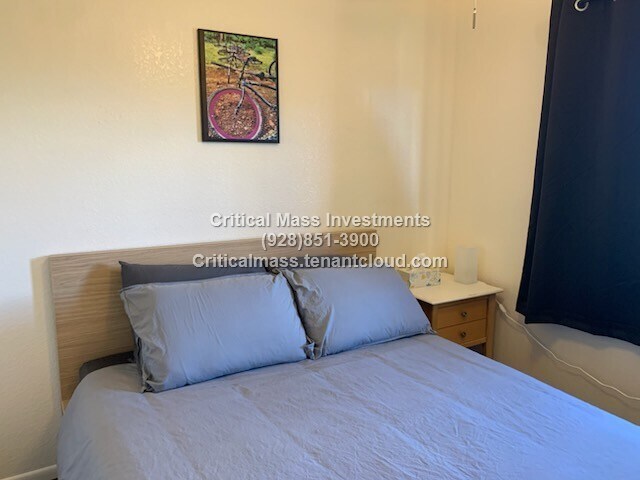 Building Photo - 610 N Newton St