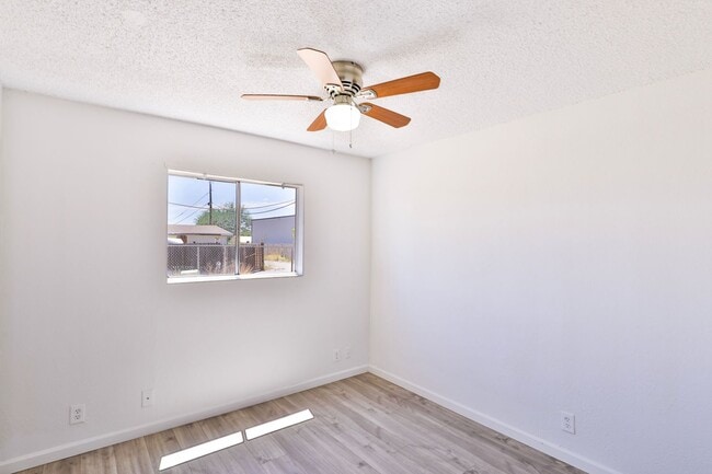 Building Photo - AZ21-033