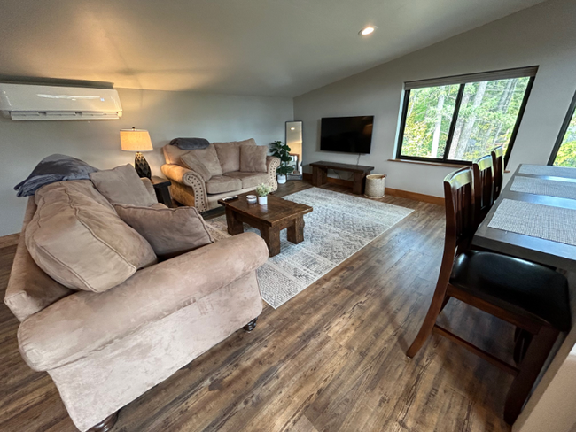 Foto del edificio - 1006 Meadowlark Ln
