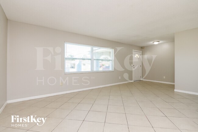 Foto del edificio - 6116 Bonnie Brook Blvd