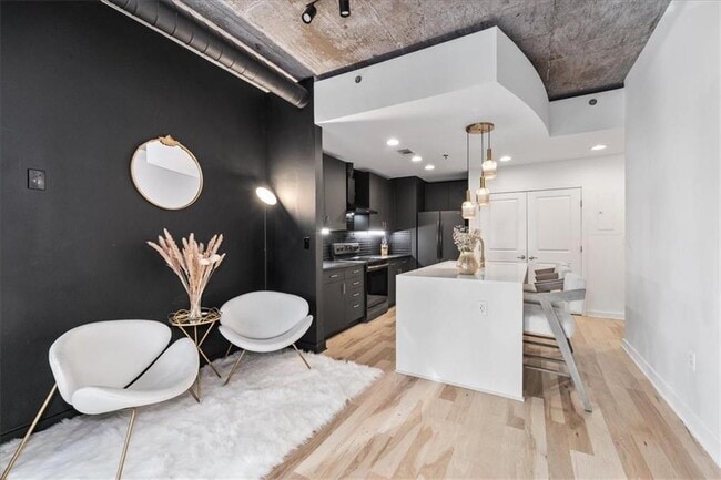 Foto del edificio - 250 Pharr Rd NE