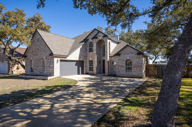 Beautiful Home - 7318 Chimney Bluff