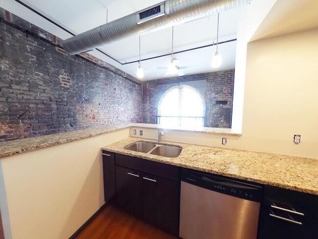 Building Photo - 110 S 15th St