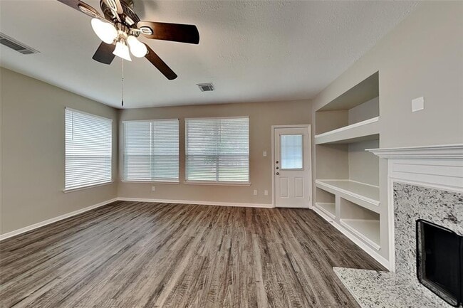 Building Photo - 9911 Goldenglade Dr