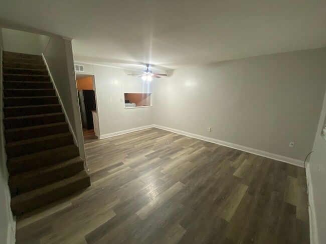 Foto del edificio - 2467 Brownlee St