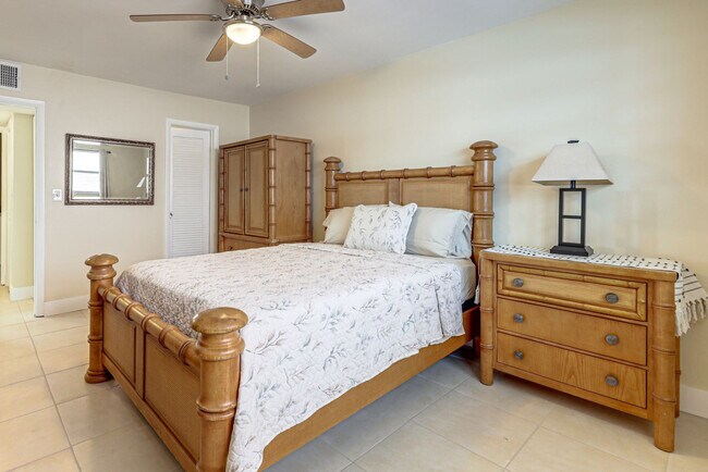 Foto del edificio - 1450 N Riverside Dr
