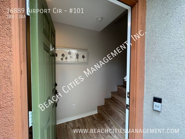 Building Photo - Immaculate 3 Bedroom 2 Bath Townhome in Hu...