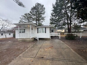 Building Photo - 1413 Collins Dr