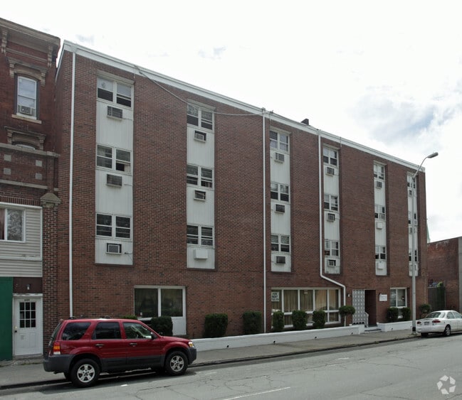 Building Photo - ParkFair Arms