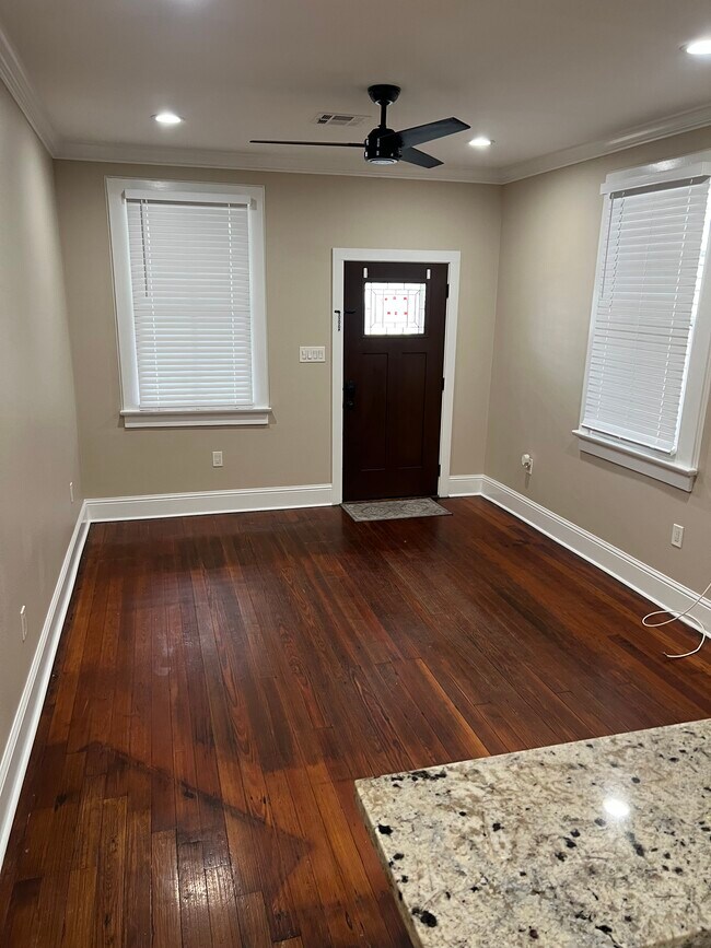 Building Photo - 621 S Alexander St