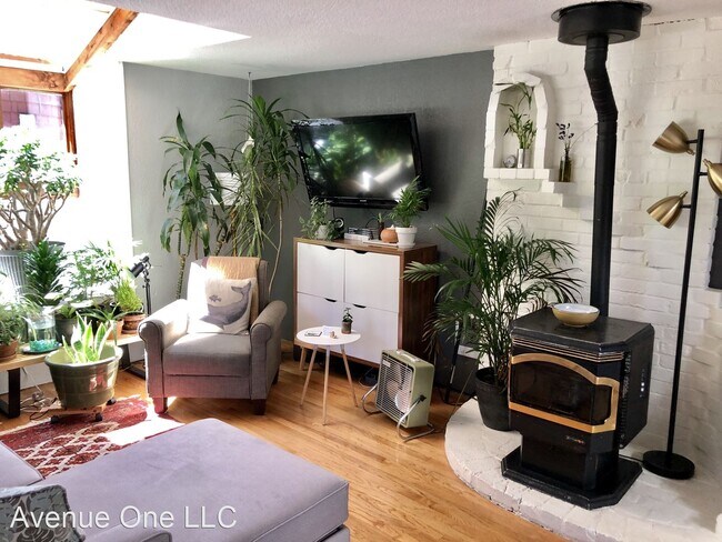 Foto del edificio - 2 br, 1 bath House - 14323 25th Ave NE