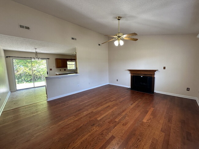 Foto del edificio - 133 Glenwood Dr