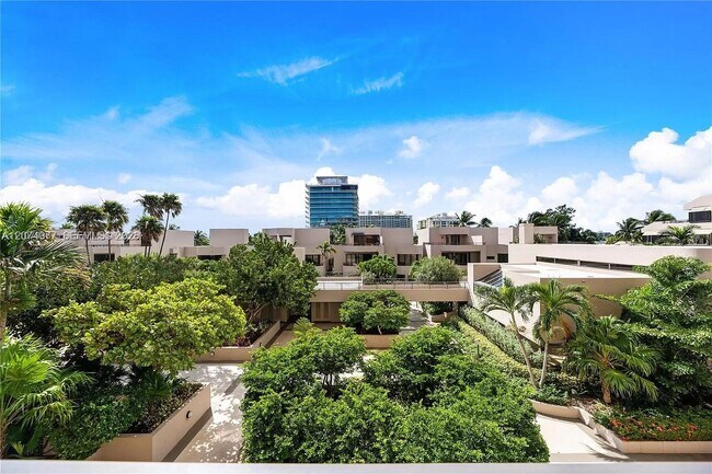 Foto del edificio - 201 Crandon Blvd