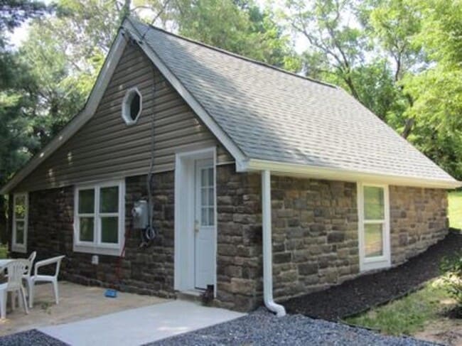 Building Photo - 1610 Sinclair Ln