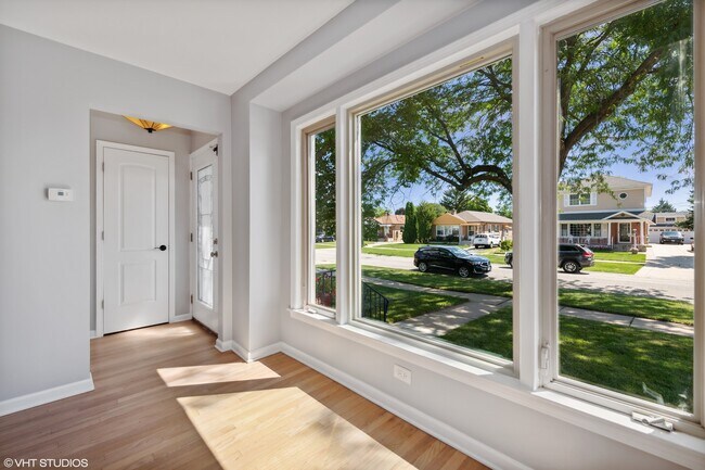 Building Photo - 4908 N Odell Ave
