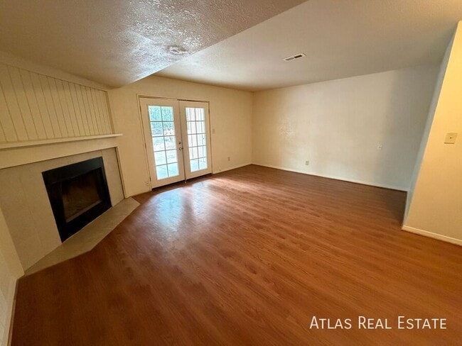Building Photo - 1075 Holli Springs Ln