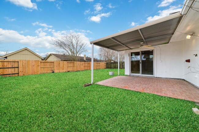 Building Photo - Beautiful and Spacious 4 Bedroom Home