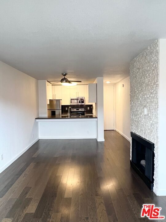 Foto del edificio - 141 S Clark Dr