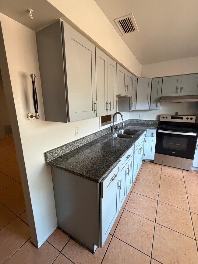 Foto del edificio - 101 Red Cedar Dr